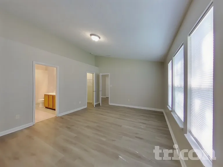 477 Yorktown Ln — Photo 6