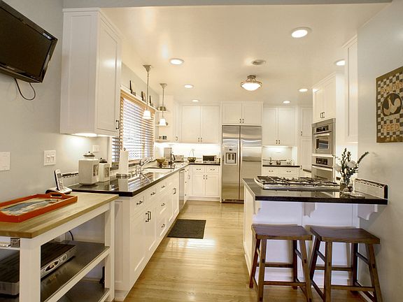 2nd image of 205 Avenue B