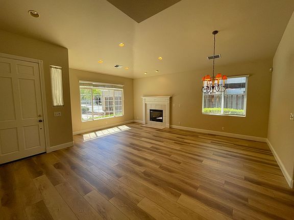 3rd image of 1020 White Cloud Dr