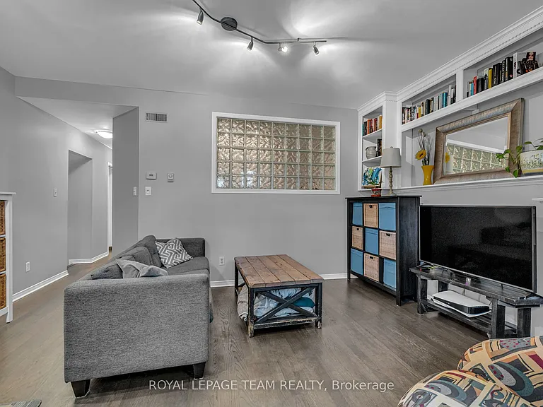 513 King Edward Ave #1 — Photo 13