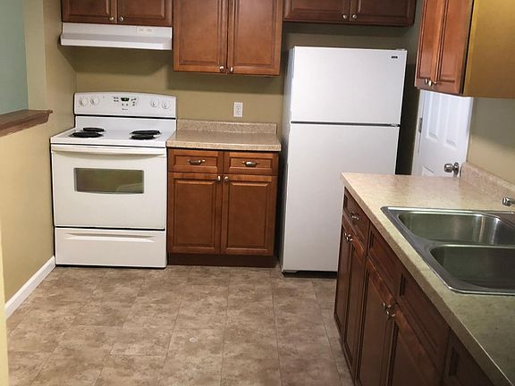 4th image of 1407 Woodlawn Dr APT 2