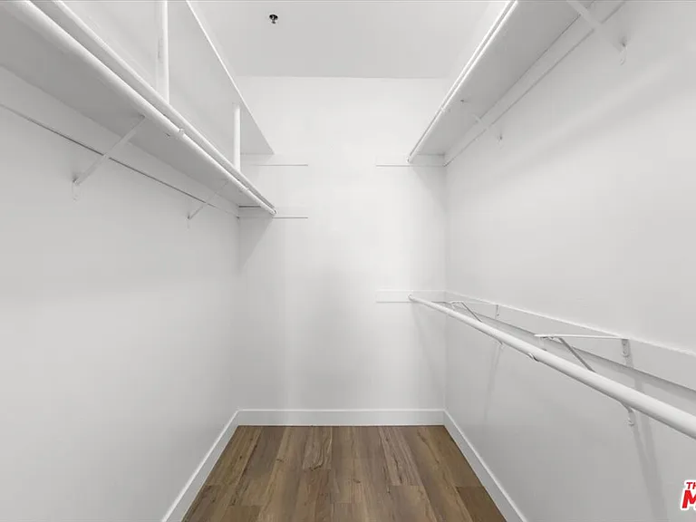 5350 White Oak Ave #209 — Photo 14