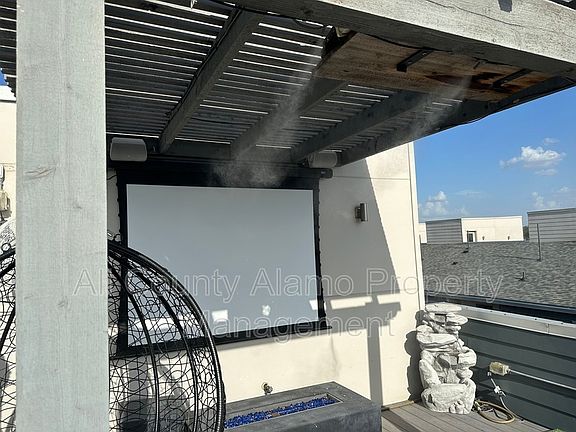 2nd image of 1606 N Hackberry St Unit 301