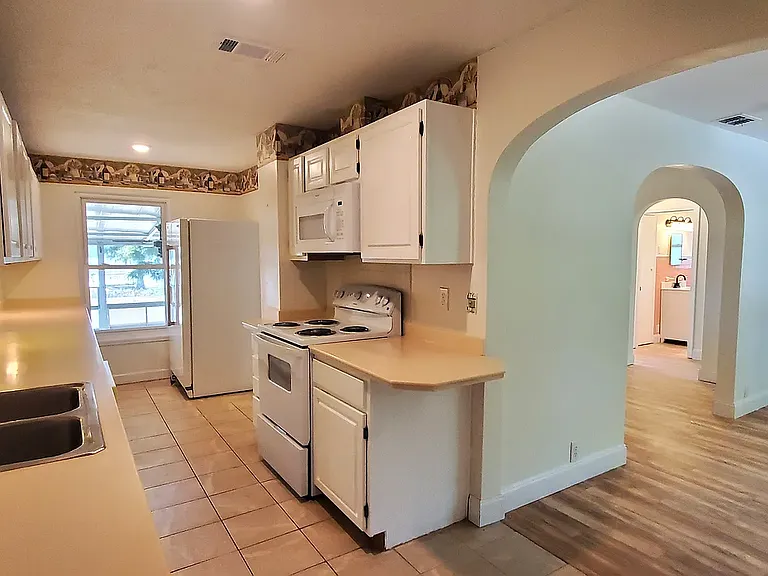 912 Lake Jessie Dr — Photo 4