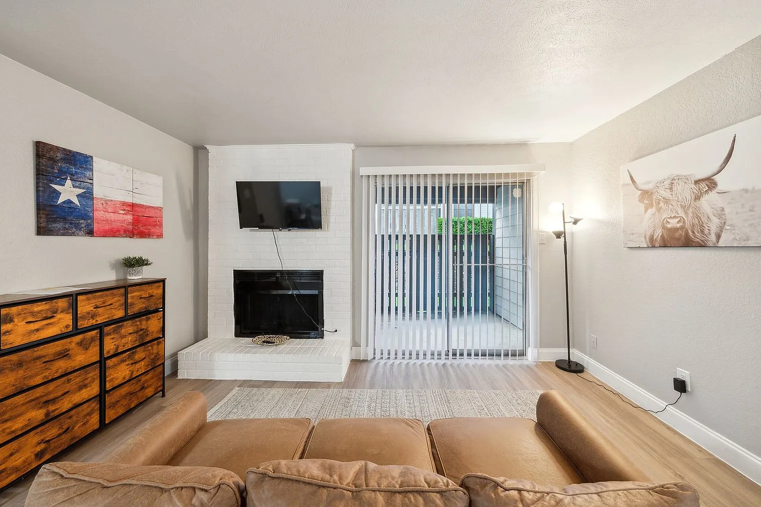 1 bed, 1.0 bath, 688 sqft, $3,000 — Photo 3