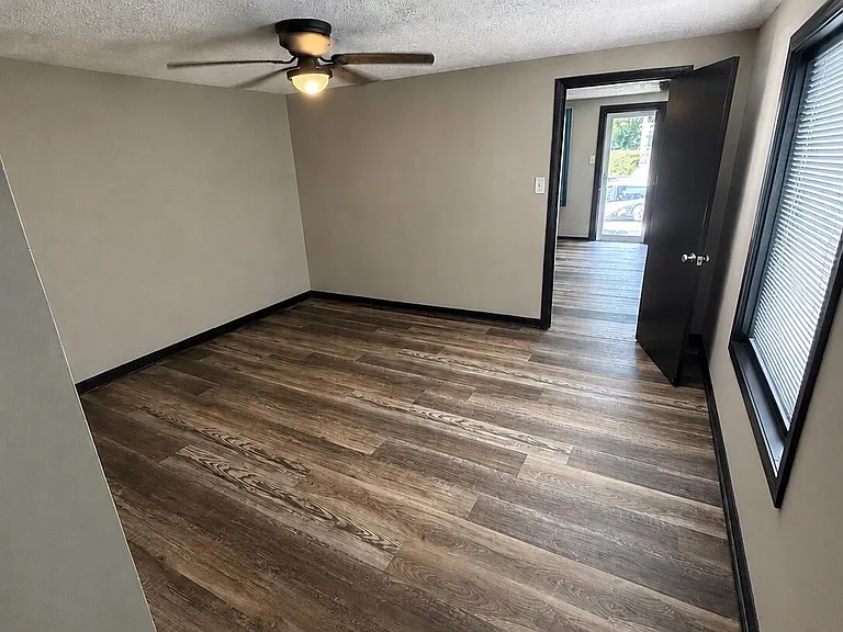 246 Warnock St — Photo 9