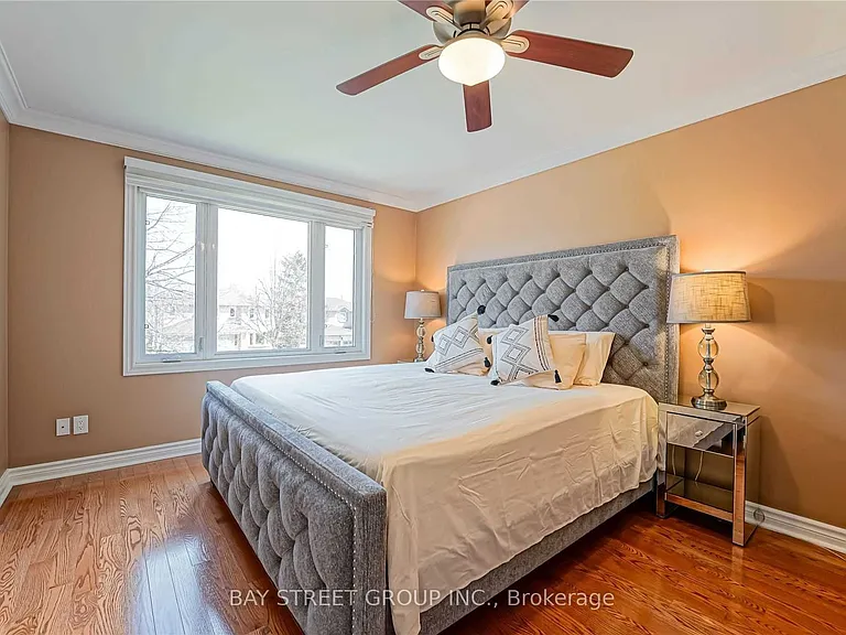 1480 Princeton Cres — Photo 25