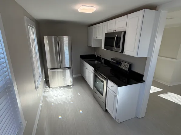 83 E Main St, Marlborough, MA