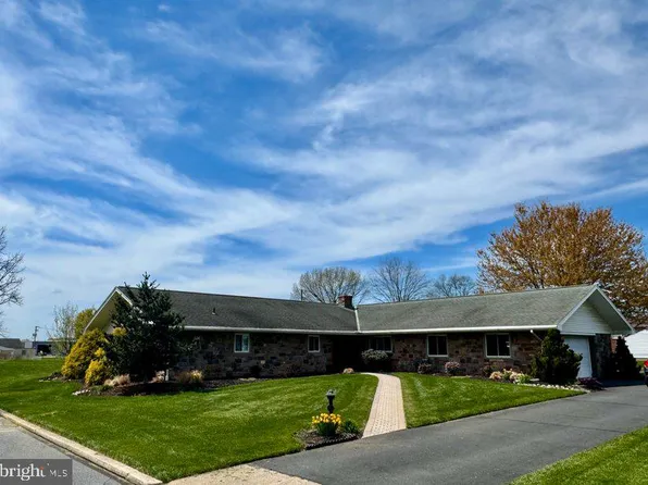 419 W Race St, Fleetwood, PA 19522