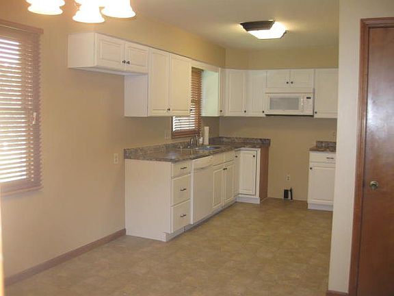 5th image of 2721 Evergreen Ln