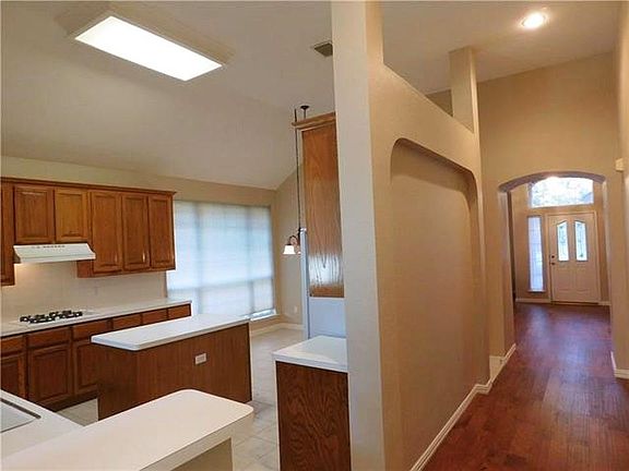 4th image of 3016 Golden Gate Dr