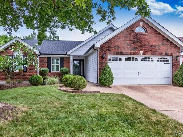 1201 Oak Borough Dr, Ballwin, MO 63021