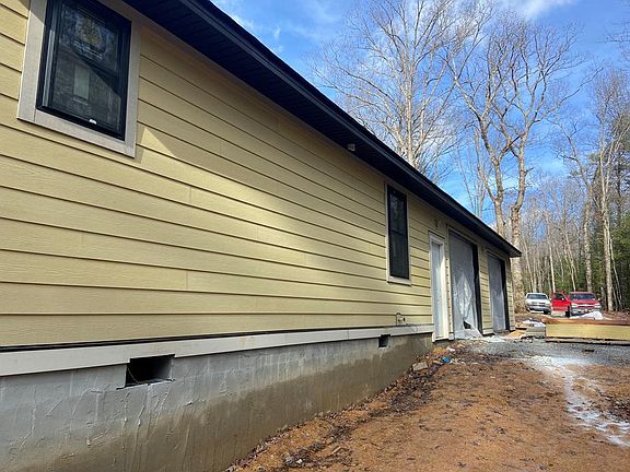5th image of 575 Acorn Ln