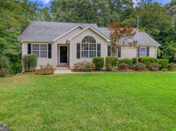 28 Pecan Lake Ct, Sharpsburg, GA 30277