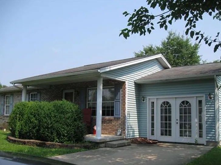 1026 Burgess Ave photo 1