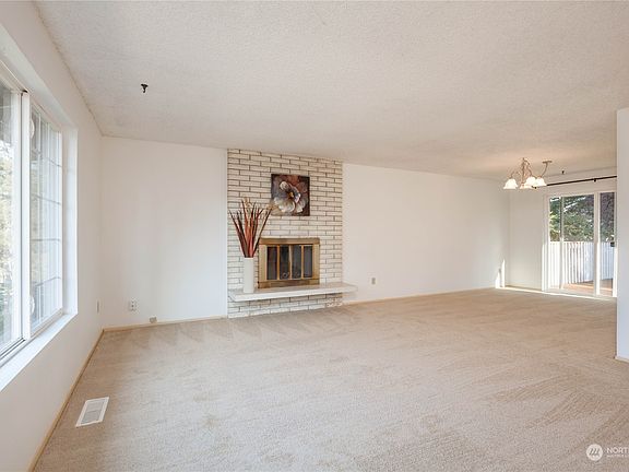 Living room & dining room>