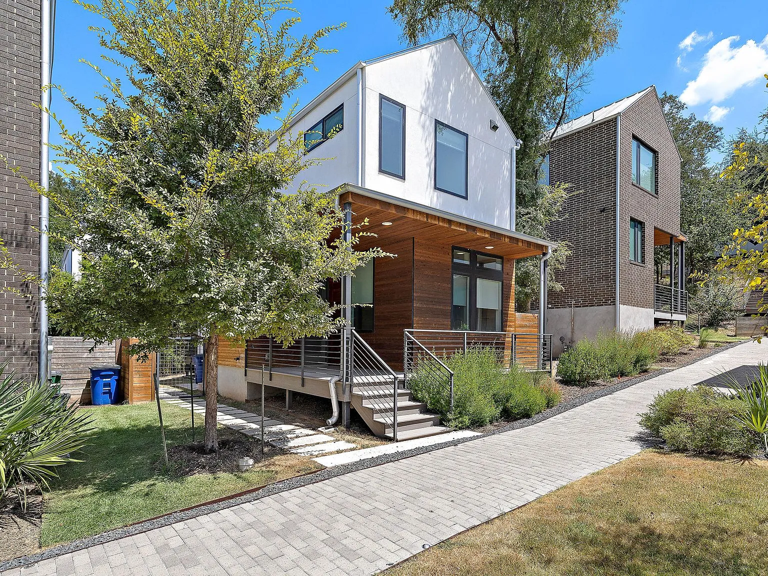 2 bed, 2.5 bath, 1236 sqft, $5,000 — Photo 2