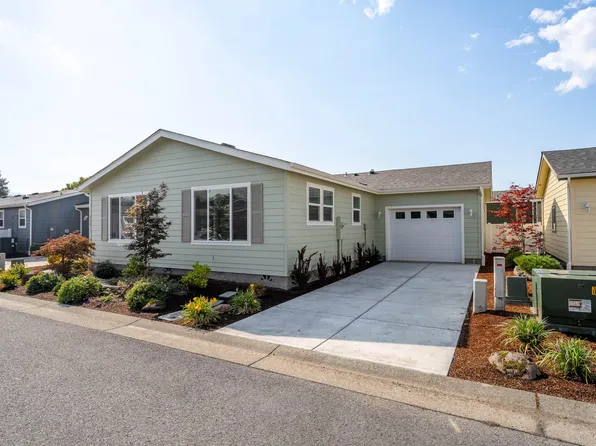 313 Winston Dr, Grants Pass, OR 97526