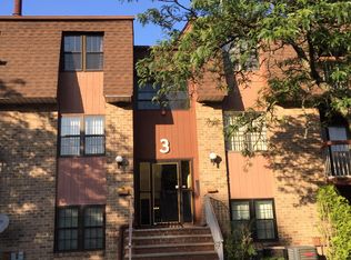 34 Powderhorn Ct, Woodbridge, NJ 07095