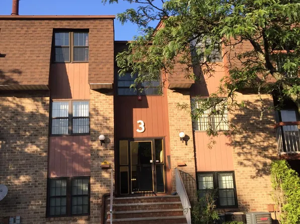 34 Powderhorn Ct, Woodbridge, NJ 07095