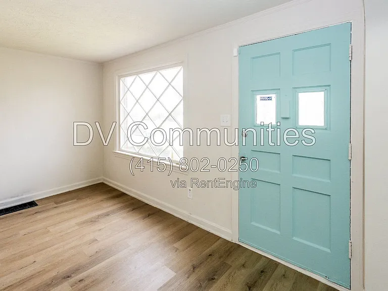 18412 Waterbury Ave — Photo 6