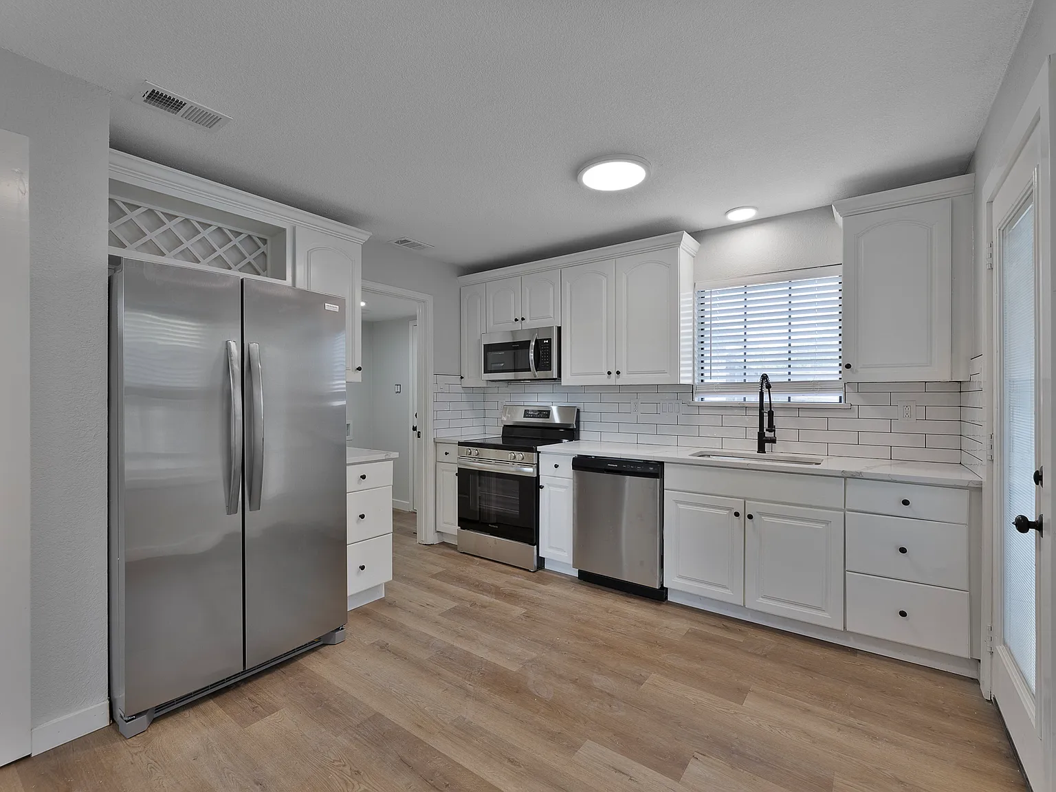 3 bed, 1314 sqft, $2,395 — Photo 4