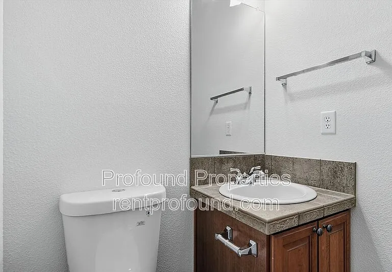 1140 SE Tamango St — Photo 13