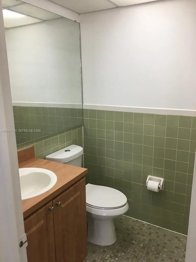 Coral Gate East Condo — Photo 4