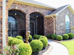 310 Sam Houston Dr, El Campo, TX 77437