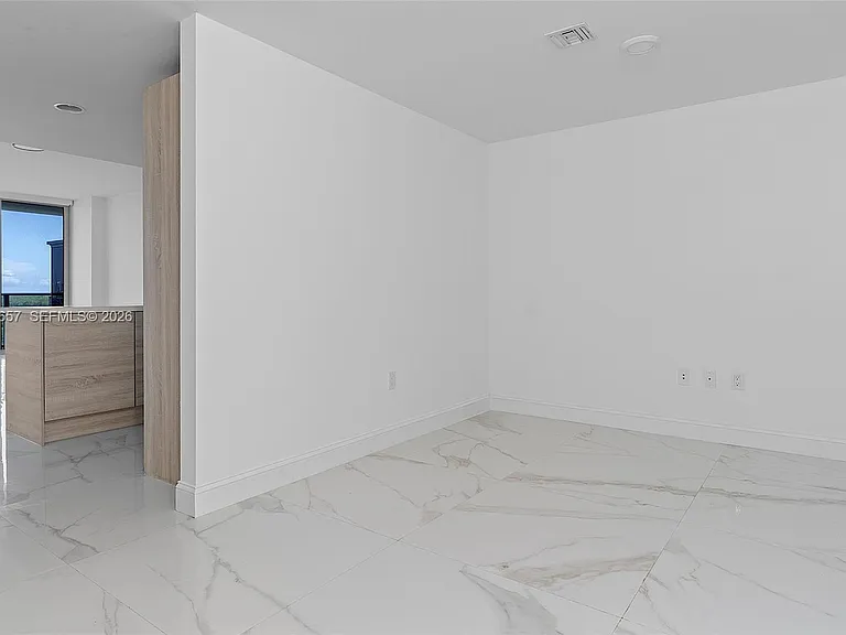 16385 Biscayne Blvd #717 — Photo 4