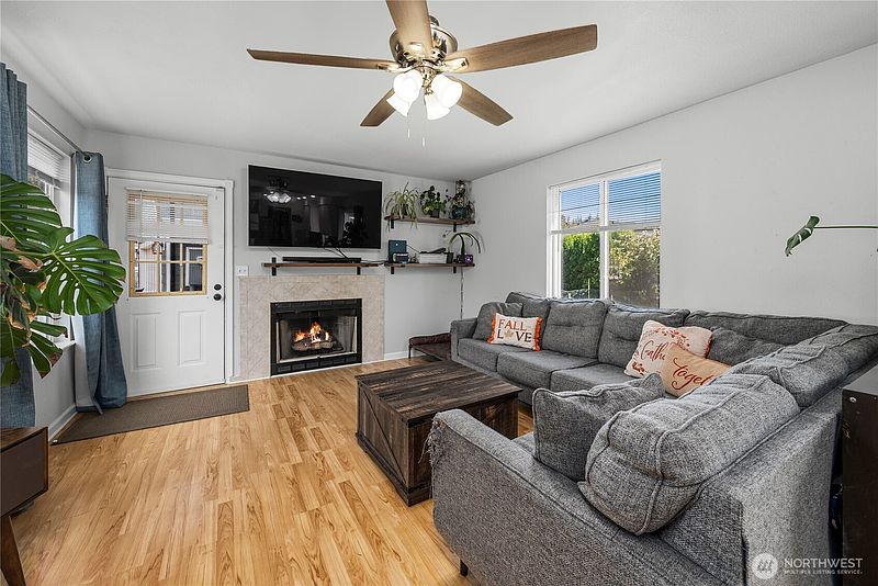 4th image of 403 Petschauer Place