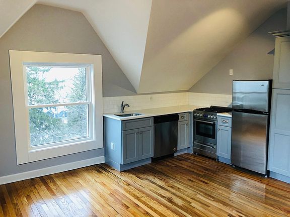 2nd image of 84 Fairview Pl #6