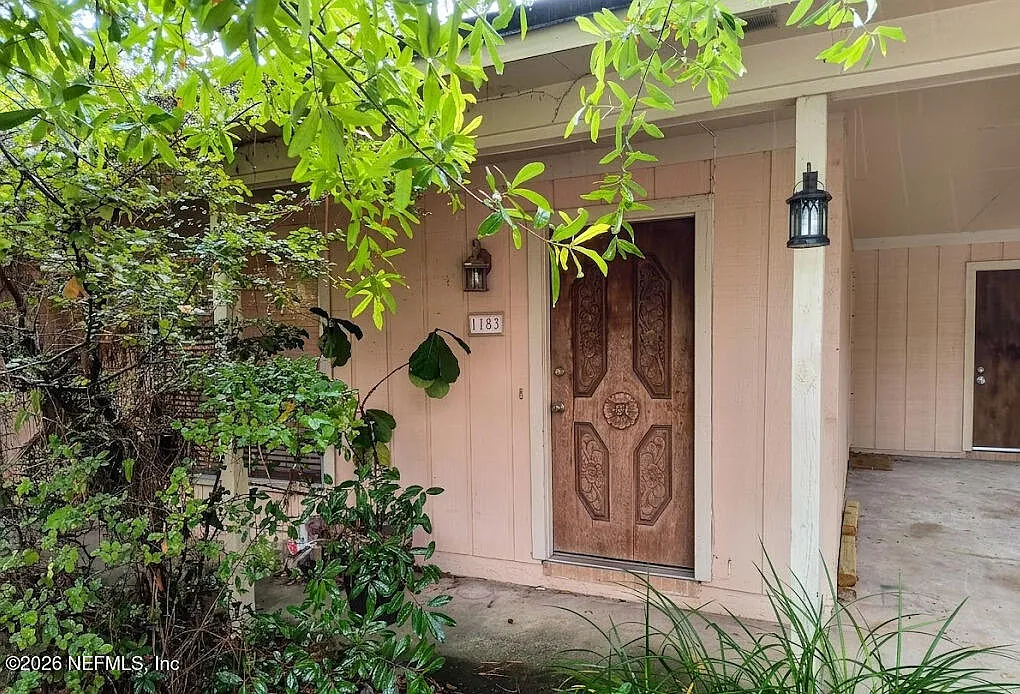 3 bed, 2.0 bath, 1296 sqft, $2,000 — Photo 2