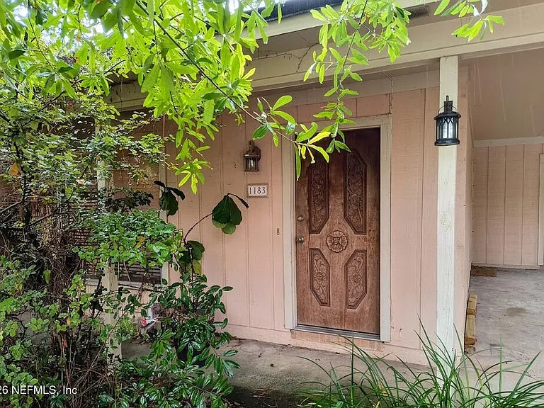 1183 Violet St — Photo 2