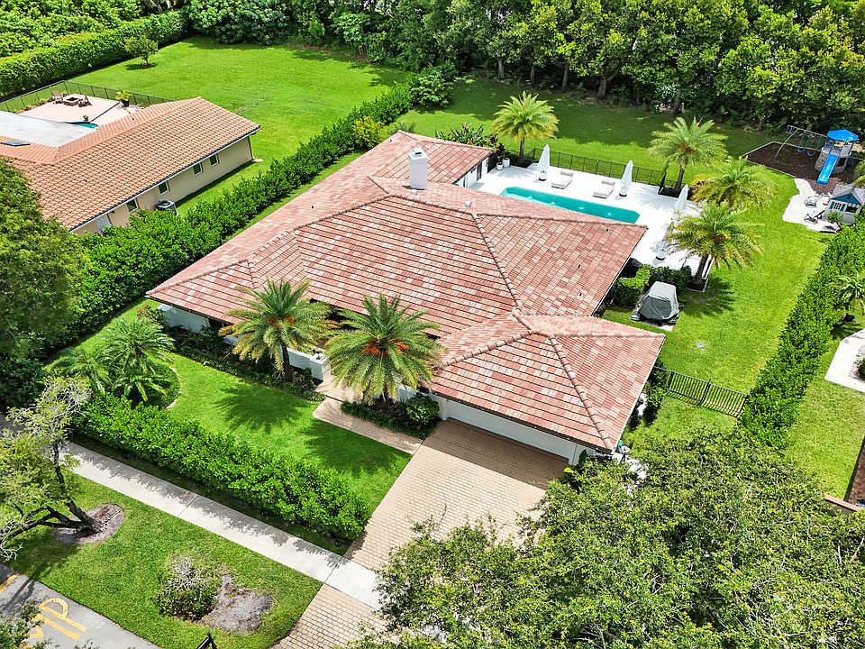 1st image of 2804 Banyan Boulevard Circle NW