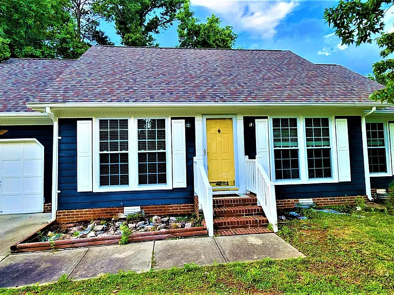 303 Woodstar Dr — Photo 2