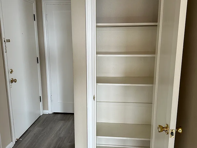 514 E Roy St #202 — Photo 20