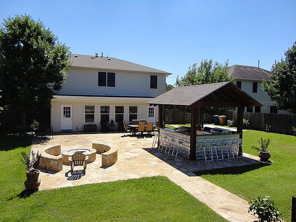 Outdoor kitchen & Patio