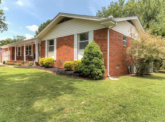 3rd image of 2324 Brookwood Dr