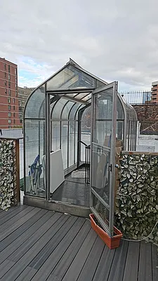 Rented by KNOCKKNOCK LLC | media 28