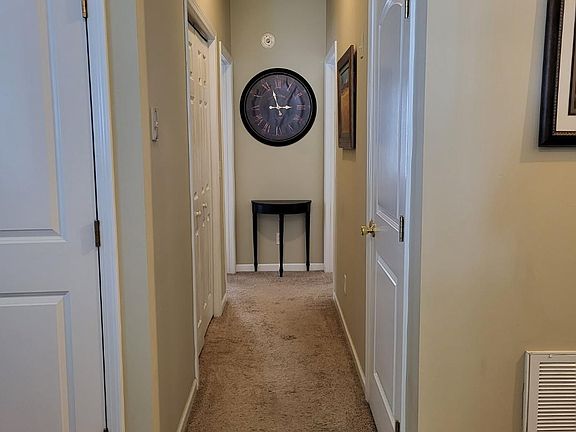 3rd image of 101 Woodside Cir APT A