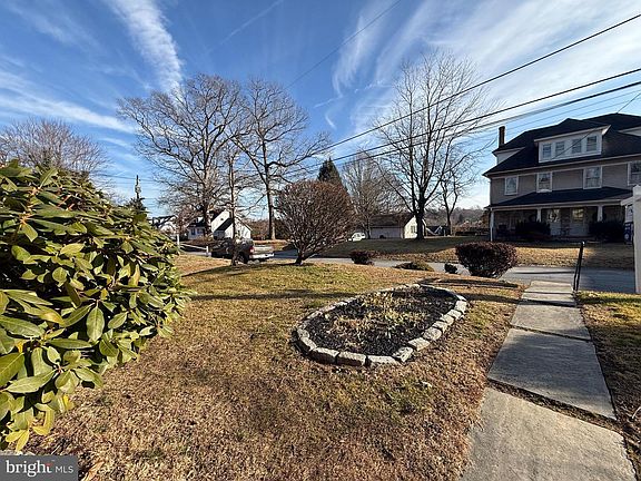 4th image of 121 E Harmony Rd