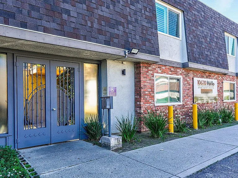 Front of 10620 NoHo facing Victory Blvd.