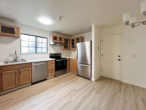4th image of 14 Golden Gate Cir