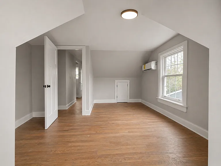 Upstairs bedroom 2