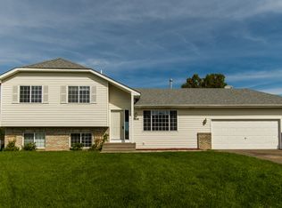 6608 Lower 12th St N, Oakdale, MN 55128