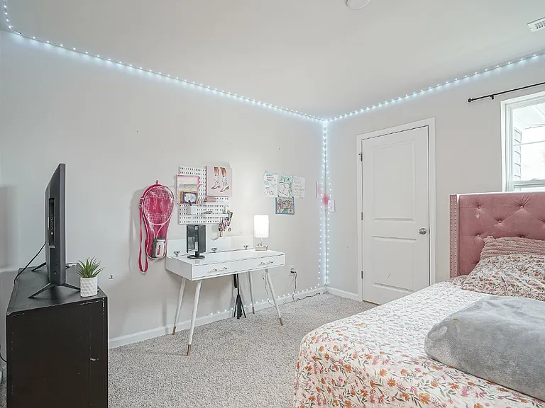 32 Westmont Dr #4 — Photo 6
