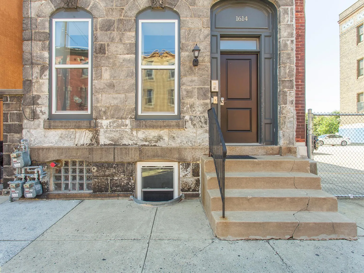 3 bed, 1800 sqft, $3,000 — Photo 1
