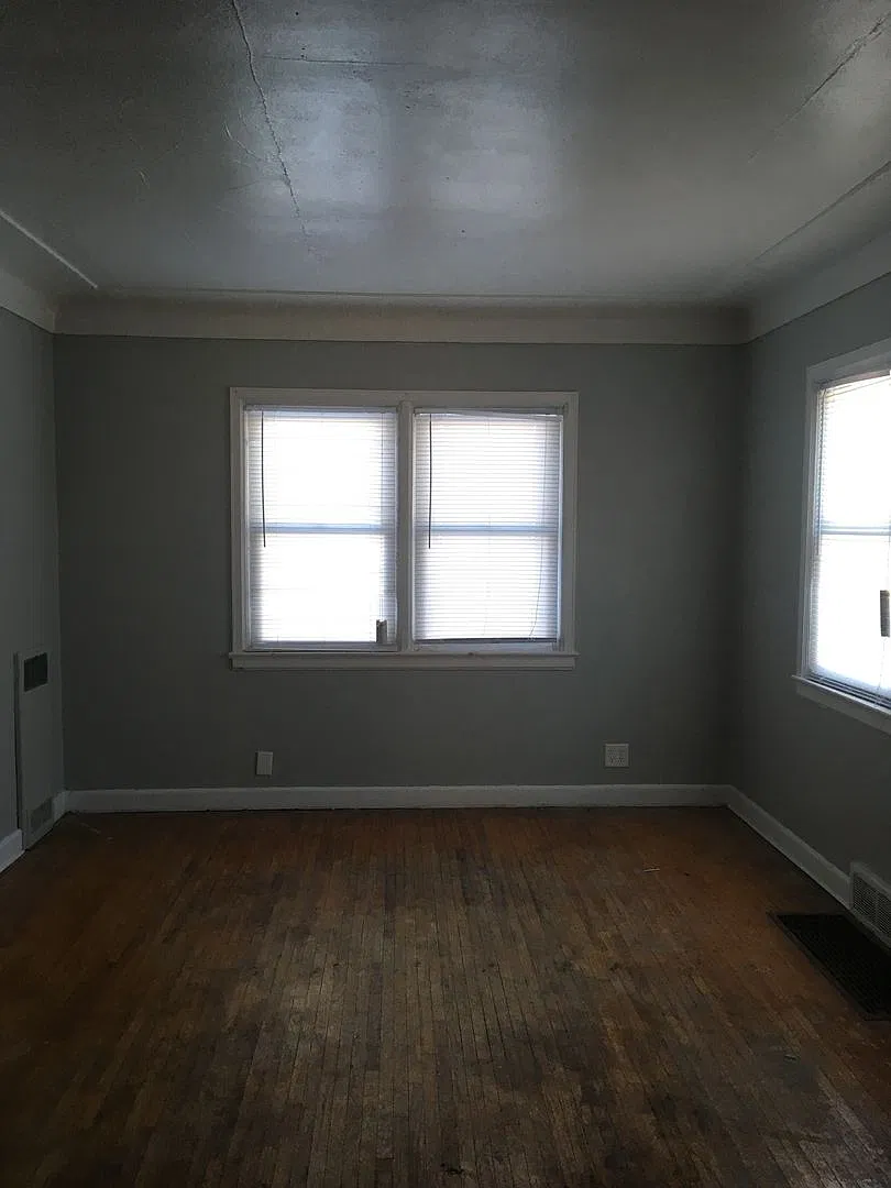 2 Bedroom, 1 Bath Single Family Home located at 1104 West 8th St Waterloo, IA — Photo 2