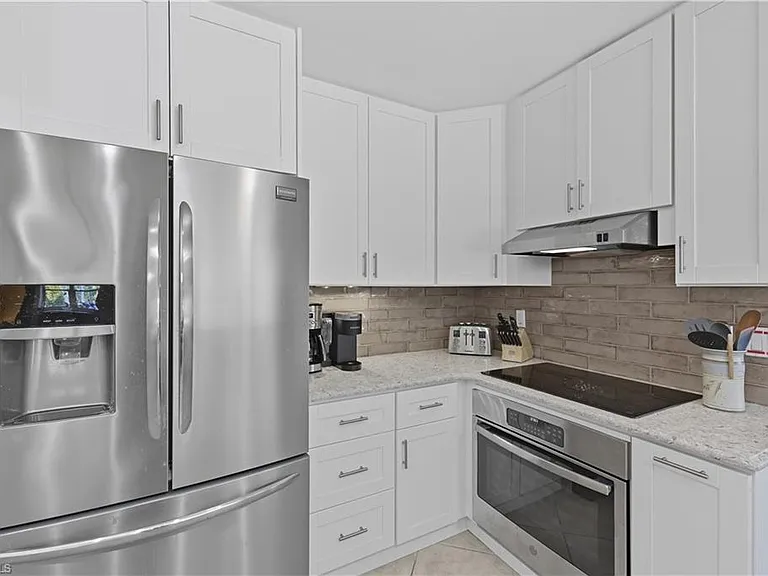 2261 Kings Lake Blvd — Photo 12